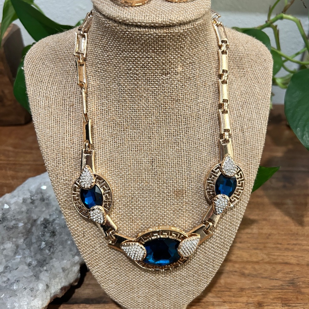 Elegant Faceted Oval Blue & Rhinestone Gold Statement Necklace And Earrings - Picture 9 of 9